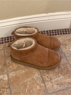 UGG Women Classic Ultra Mini Chestnut Suede Boots Size 5